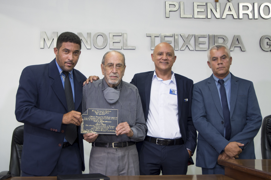 Câmara Municipal Condecora Senhor Afonso Morais com Título de Cidadão Honorário de Felixlândia